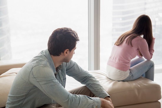 signs your girlfriend is cheating on you